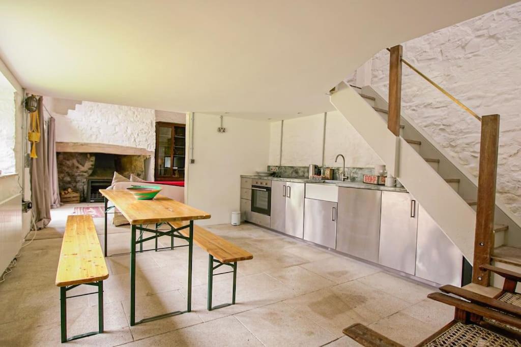 Lower Godney Little House Вэллс Экстерьер фото
